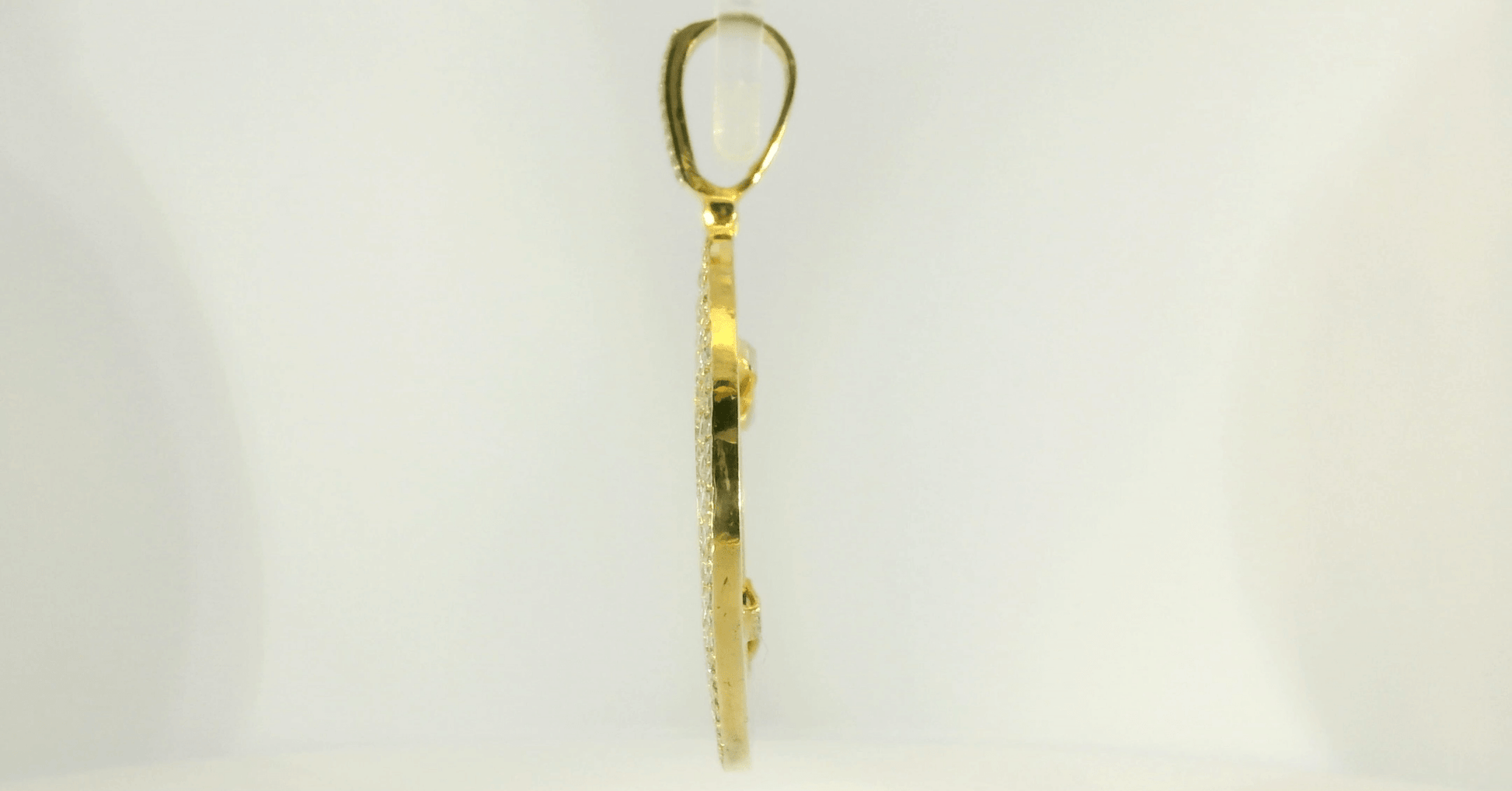 Elegant Gold Pendant with Diamond Accents - Royal Class Jewels