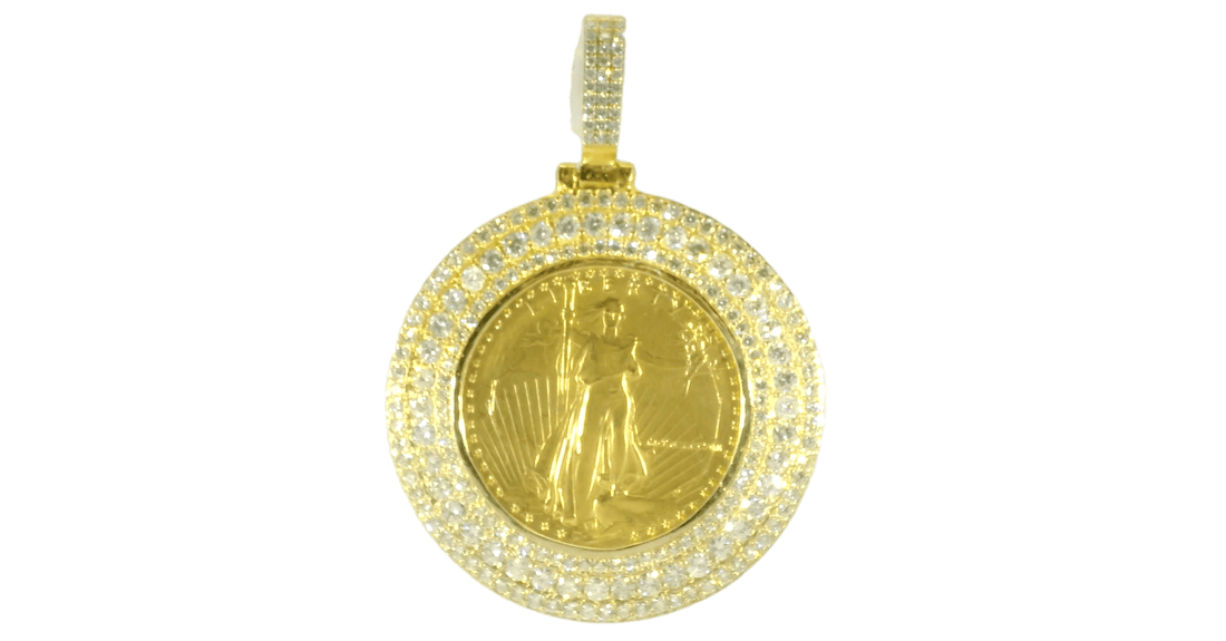 Elegant Gold Pendant with Diamond Accents - Royal Class Jewels